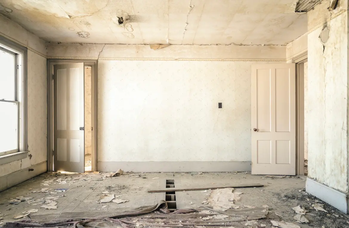 Waste disposal crew managing a cleanout project in Eagle Crest